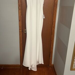 Va Va Voom White Backless Sleeveless Mermaid Maxi Dress